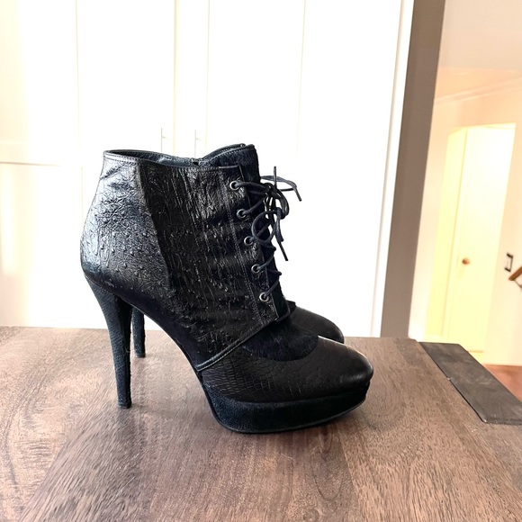 Stuart Weitzman 4.5” Platform Leather Calf Hair Booties Boots Pumps 7 - Picture 5 of 7